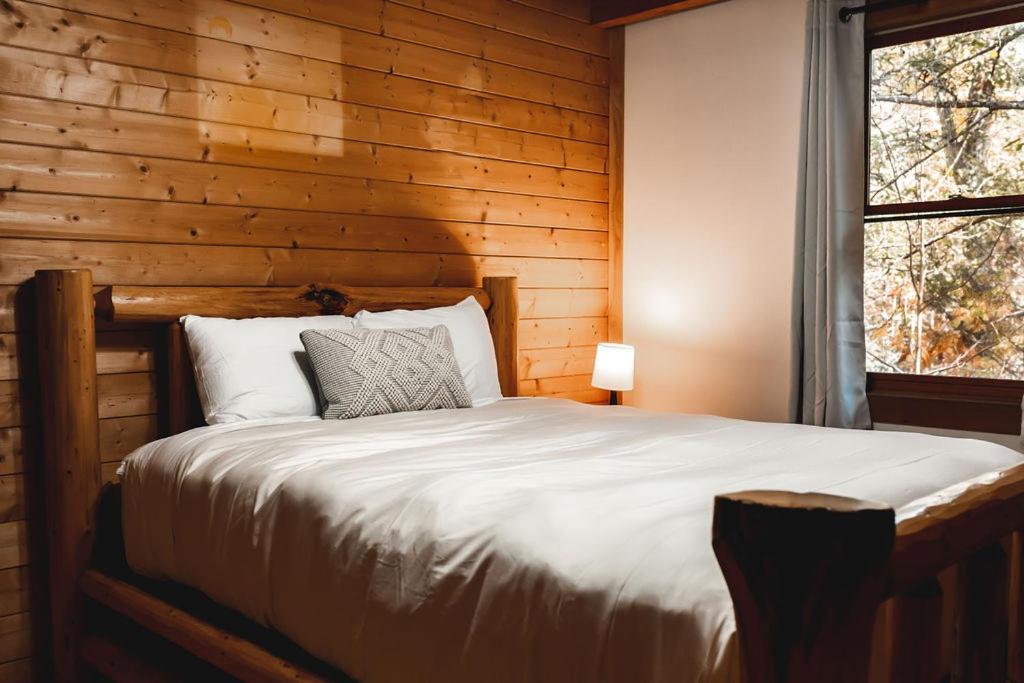 Wolf Creek Cabin At 36 North - Hot Tub Purlear エクステリア 写真