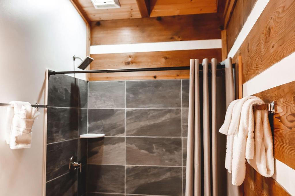 Wolf Creek Cabin At 36 North - Hot Tub Purlear エクステリア 写真